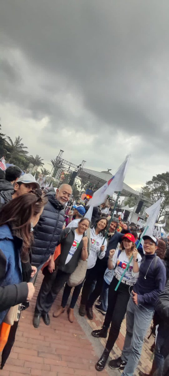 PactoSantaFe's tweet photo. #BogotaVotaPacto #BolivarTuAlcalde Estamos en la recta final donde @GustavoBolivar será nuestro próximo Alcalde de Bogotá y el @PactoHistorico liderará las urnas este 29 de octubre. ❤️‍🔥💪 https://t.co/ZXp5zUMLWW