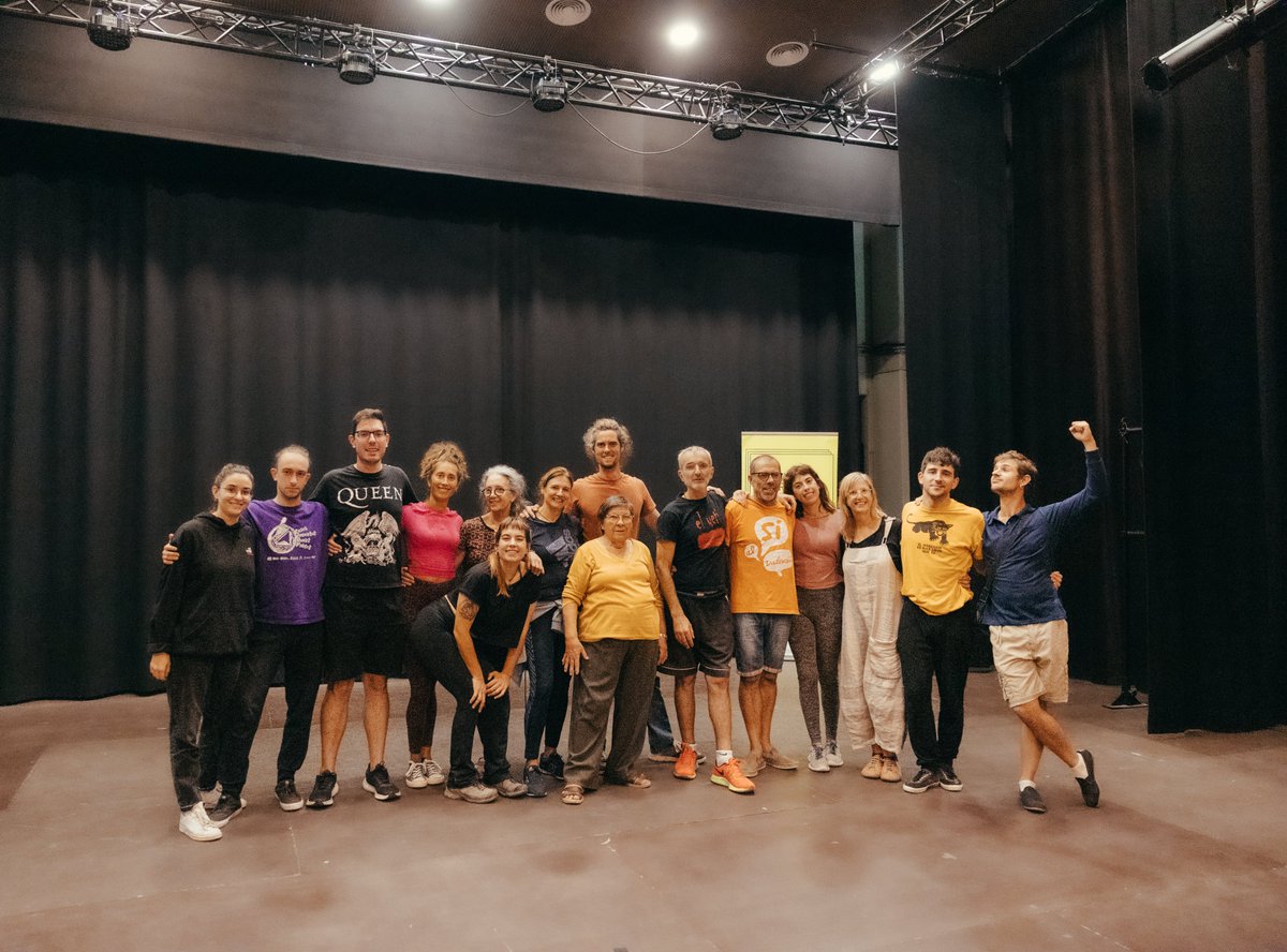 🌾Aquesta setmana, La Candiense està fent una residència tècnica a l’Auditori de Sant Mateu gràcies a Projecte Somiatruites i l'Ajuntament de Sant Mateu, per a treballar en la seua nova proposta, 𝟐𝟎𝟑𝟎, que s’estrenarà al gener al <a href="/TeatreElMusical/">Teatre El Musical</a> 

📸 <a href="/maria_lozano19/">Maria Lozano</a>