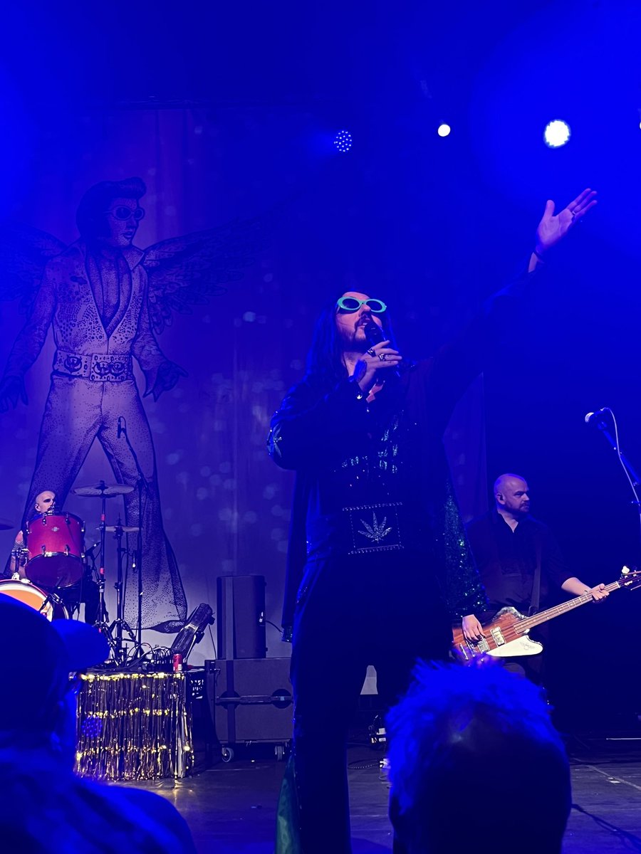 BEE_W13's tweet photo. @elvana_elvis1 👏👏👏 Brilliant night in York! @elvana_elvis1 https://t.co/biSSgCTm0v