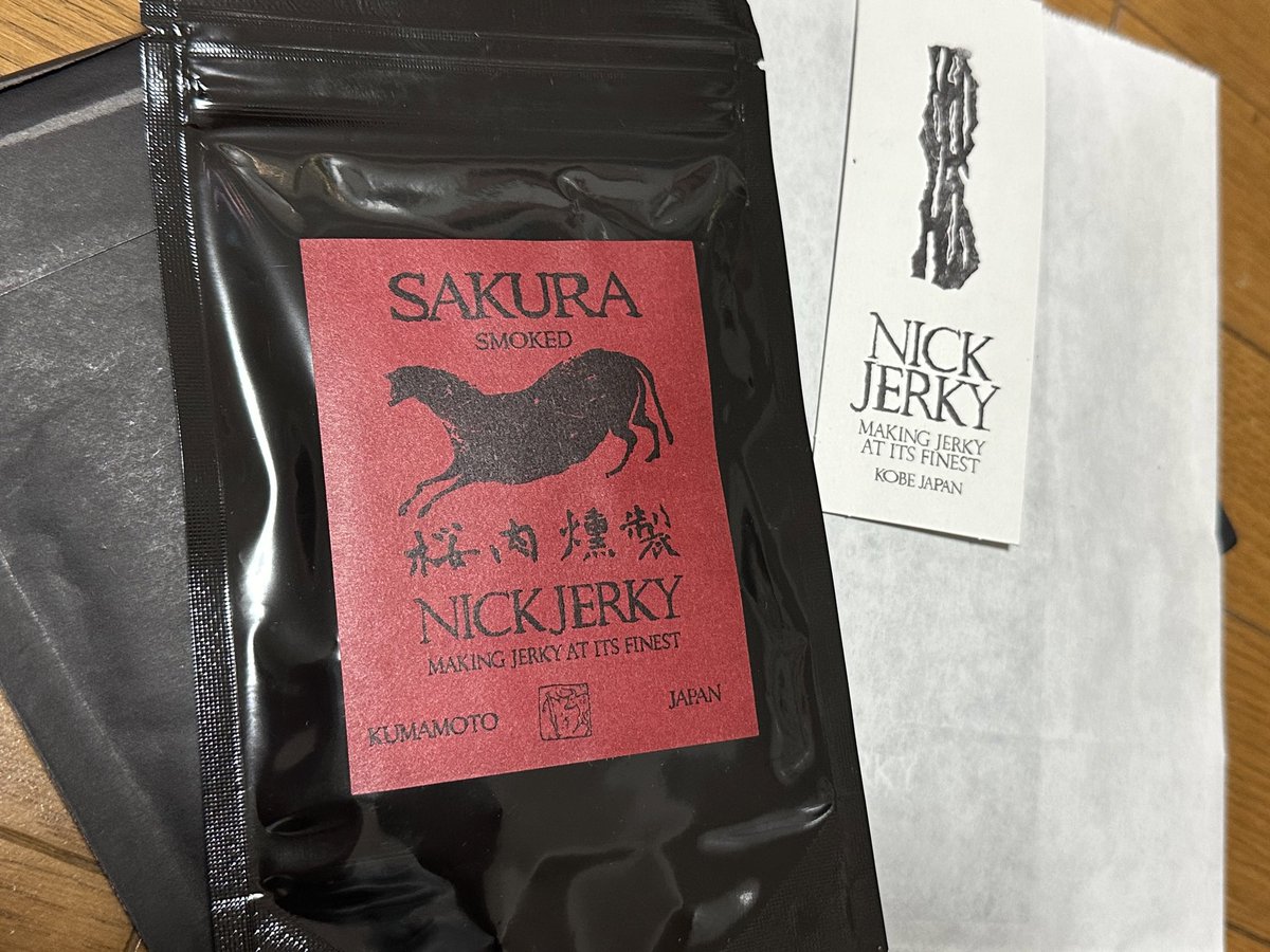 kuro234's tweet photo. 届いた💕
#NICKJERKY 
まずはビーフジャーキー食べたけど
おいしすぎる…😳💕
桜肉燻製、楽しみすぎる… https://t.co/BN9mdBbEbG