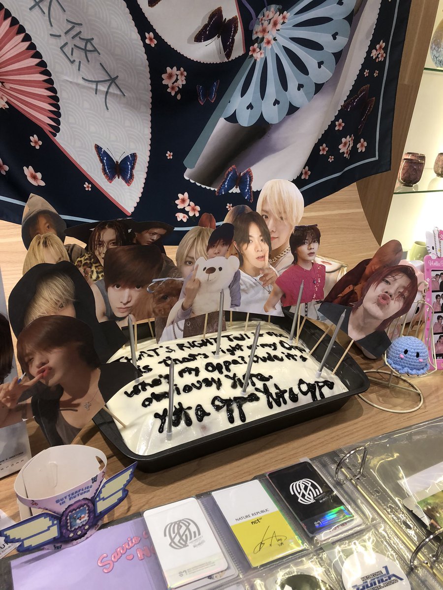 savvylov18's tweet photo. pretty eventttt😍💖
 #ButterfliesinAutumn #ProjectYutaYuta https://t.co/nvtsD67DEe