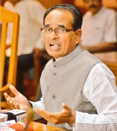 POONAMSINGH_STN's tweet photo. @ChouhanShivraj मम्मा ये बताओ जो बच्चियां 18- 20 साल की है यानी जब आप पहली बार मुख्यमंत्री बने उस वर्ष वो पैदा हुई
इतने वर्षों में आपने उनके लिए क्याकिया कि आज भी उन्हें 1000-1200 की लाडली जैसी योजना पर आश्रित होना पड़ रहा है
@OfficeOfKNath @digvijaya_28 @ASinghINC @INCMP @MpPMC https://t.co/SUpmQVSDVm