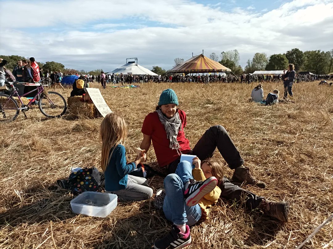 lrgsansbitume's tweet photo. Nous sommes en place à Ramdam sur le Macadam, à Saïx (81), notre stand est en face du chapiteau jaune et rouge.
Nous participons à la marche cet après-midi mais le stand reste ouvert  et nous serons là jusqu'à dimanche, dans la convivialité et la bonne humeur !
#A69 #stopbitume https://t.co/X1jfq8BC5j