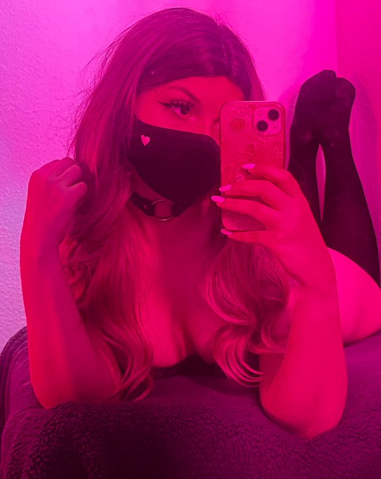 i&rsquo;m bored - come talk to me. xo 👻  https://t.co/sza2dvcqDf https://t.co/DmMlAVdlBi<a href="/tag/newprofilepic"class="tags"><span>#newprofilepic</span></a>