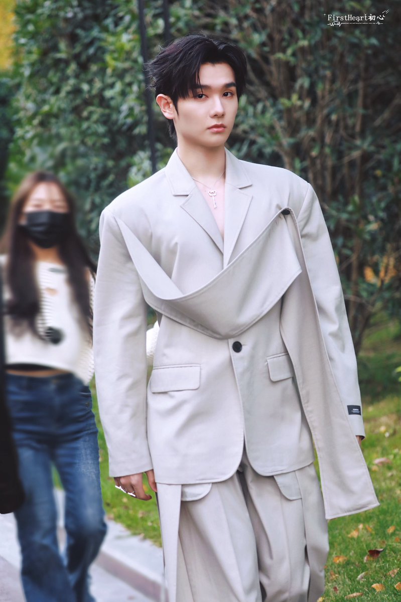 -𝐅𝐈𝐑𝐒𝐓𝐇𝐄𝐀𝐑𝐓初心·高卿尘- tweet media