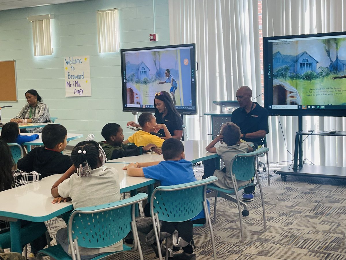 BrowardElem's tweet photo. Thank you to Mr. &amp; Mrs. Dungy for coming to visit and read with our scholars!  They are loving their books and we appreciate all you do!❤️ #YES2HCPS @TonyDungy @LaurenDungy @DungyFamilyFndn @TransformHCPS @HCPS_FACE @Community_Sch @PrincipalLivi @literacyhcpsk5 @HillsboroughSch https://t.co/quJTshrAMC