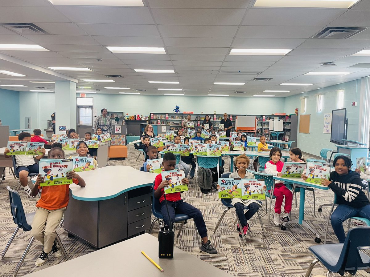 BrowardElem's tweet photo. Thank you to Mr. &amp; Mrs. Dungy for coming to visit and read with our scholars!  They are loving their books and we appreciate all you do!❤️ #YES2HCPS @TonyDungy @LaurenDungy @DungyFamilyFndn @TransformHCPS @HCPS_FACE @Community_Sch @PrincipalLivi @literacyhcpsk5 @HillsboroughSch https://t.co/quJTshrAMC