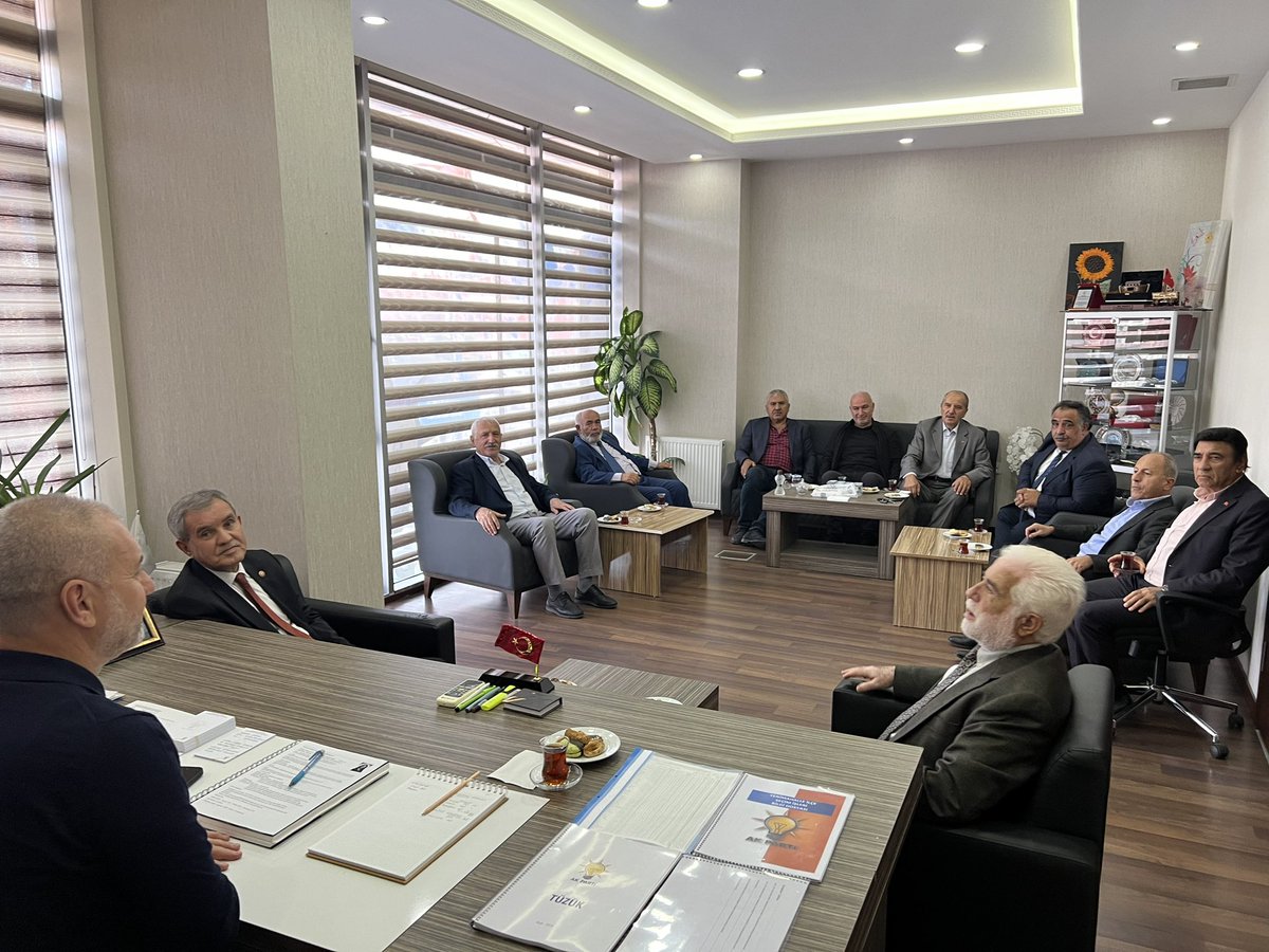 Yozgat Dernekler Fedarasyonu Genel Başkanı Ahmet KOÇ ve Yönetimini İlçe Başkanlığımızda Misafir Ettik.
 
Nazik Ziyaretleri İçin Kendilerine Teşekkür Ederim.