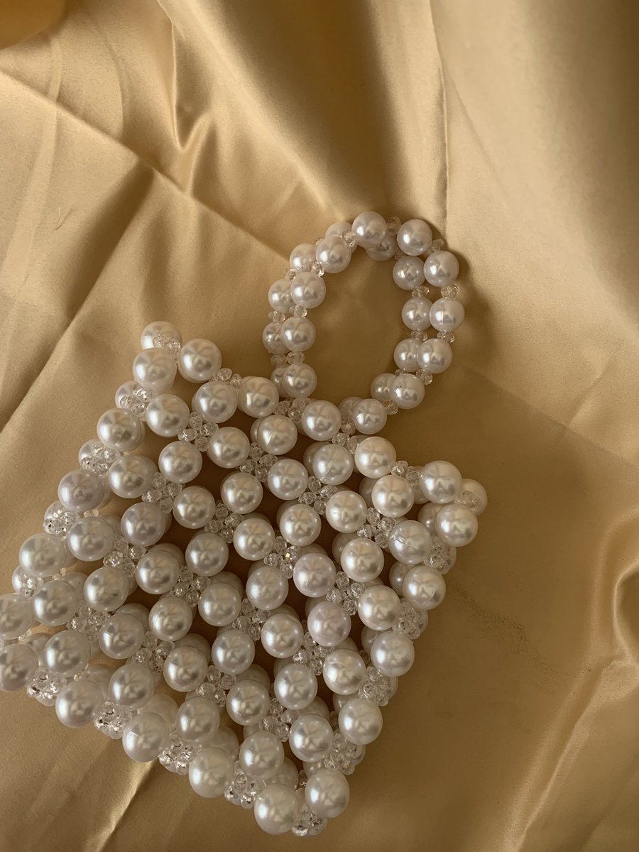 Wedding guest pearls 🤍

#beadedfashion #beadedbag #handmadewithlove