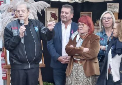 departement86's tweet photo. Inauguration de la 6e édition d'Antr'Livres &amp; Vins à #Antran, en présence de @guycarlier2013.
👉Venez découvrir ce week-end une vingtaine d'auteurs et de viticulteurs de 10 régions différentes ! Au programme : dégustations, dédicaces, spectacle &amp; débats ! https://t.co/0ZLydasM4P