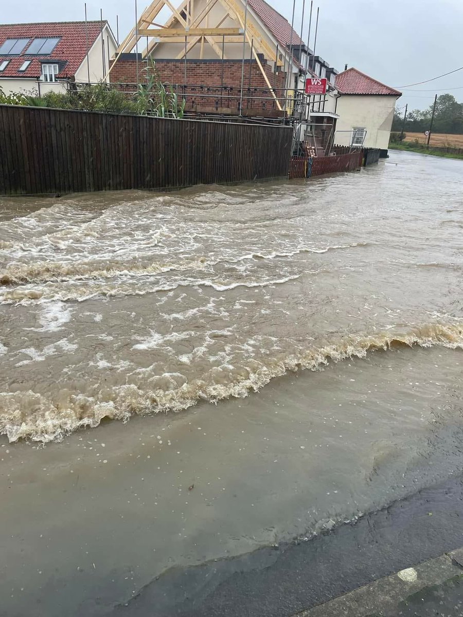 AuntieKiki31's tweet photo. And this is why @BreckCouncil and @BrecklandBridge shouldnโt have been given planning permission to build off greyhound lane Banham! But what do they care! Profits over communities every damn time #flooding #banham #brecklandcouncil https://t.co/u5oT2TjacX