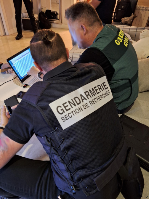 CyberGEND's tweet photo. 👮‍♂️ Hier, lors d’une vaste opération judiciaire, un ressortissant russe lié au groupe Ragnar Locker a été interpellé par les gendarmes de la gendarmerie dans le Cyberespace #CyberGEND (C3N), puis déféré, mis en examen et placé en détention provisoire.

Bravo aux enquêteurs ! https://t.co/pU6Ntarr1y
