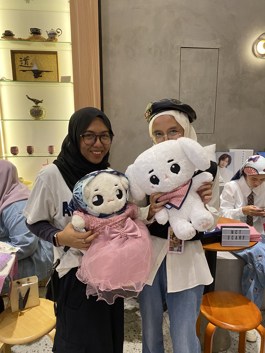 lialuvseok's tweet photo. Had a really fun day today!!! I get to meet up with @azshaaaaaa @nyyyuta @ed_nakamoto  

#ButterfliesInAutumn #ProjectYutaYuta https://t.co/GFsfg9R0HX