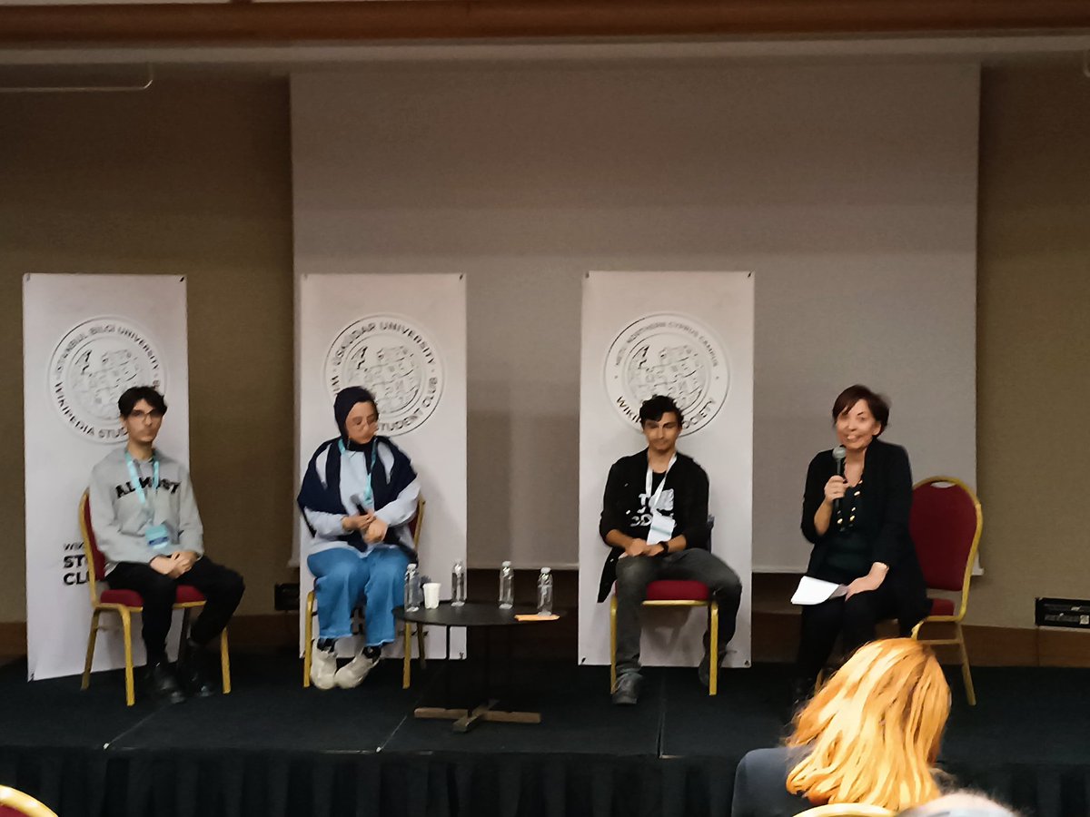 Üniversite öğrencilerinin Wikipedia'ya olan katkıları. Gençler bilgi üretimi ve paylaşımı konusunda açık kültür hareketi ve açık veriyi destekliyor. Topluluk olmak ne kadar zor? ne kadar kolay? <a href="/wmturkic/">Turkic Wikimedians</a> <a href="/WikimediaTurkey/">Wikimedia Türkiye</a> <a href="/dkulturelmiras/">dijital kültürel miras</a> <a href="/CCturkiye/">Creative Commons Türkiye</a> <a href="/hbasak77/">Basak Tosun</a> <a href="/SivilDusun/">Sivil Düşün</a>