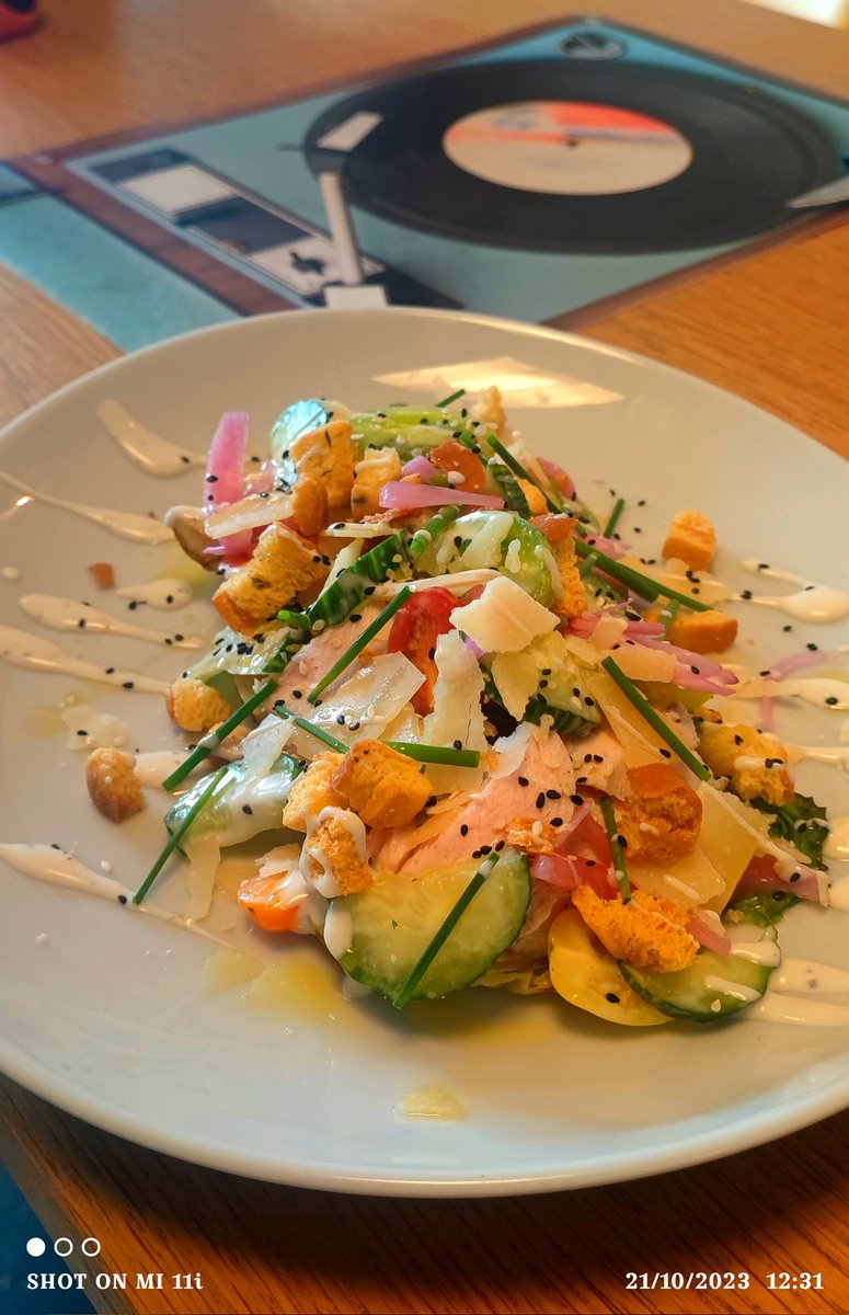 avore_k's tweet photo. Venez déguster notre salade césar au @et_voila_cafe, une de nos assiettes made in USA.
#CookAvore #lunchtime #breakfast #lebrunchdudimanche #rueilmalmaison #lovefood #madeinusa https://t.co/cTX30ZZcqI