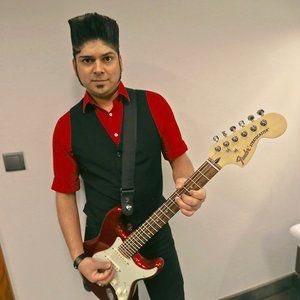 Lozmer's tweet photo. @insultsrare This is just the guitarist from Billy Talent https://t.co/ebRxQfU5Qk