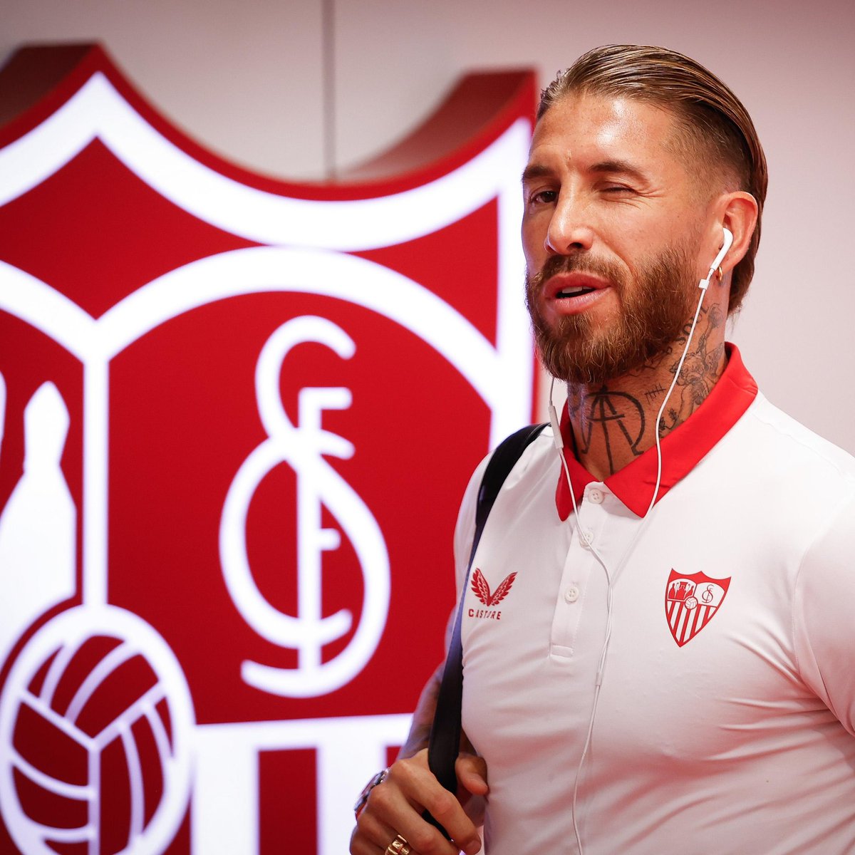 qbtnervion75's tweet photo. Si esta tarde-noche en el Sánchez-Pizjuán, Sergio Ramos marca gol al Madrid y acabamos ganando el partido.

SORTEARÉ su camiseta entre todos los que interactúen con este post 👀🔥 https://t.co/uOPdH4rzDT