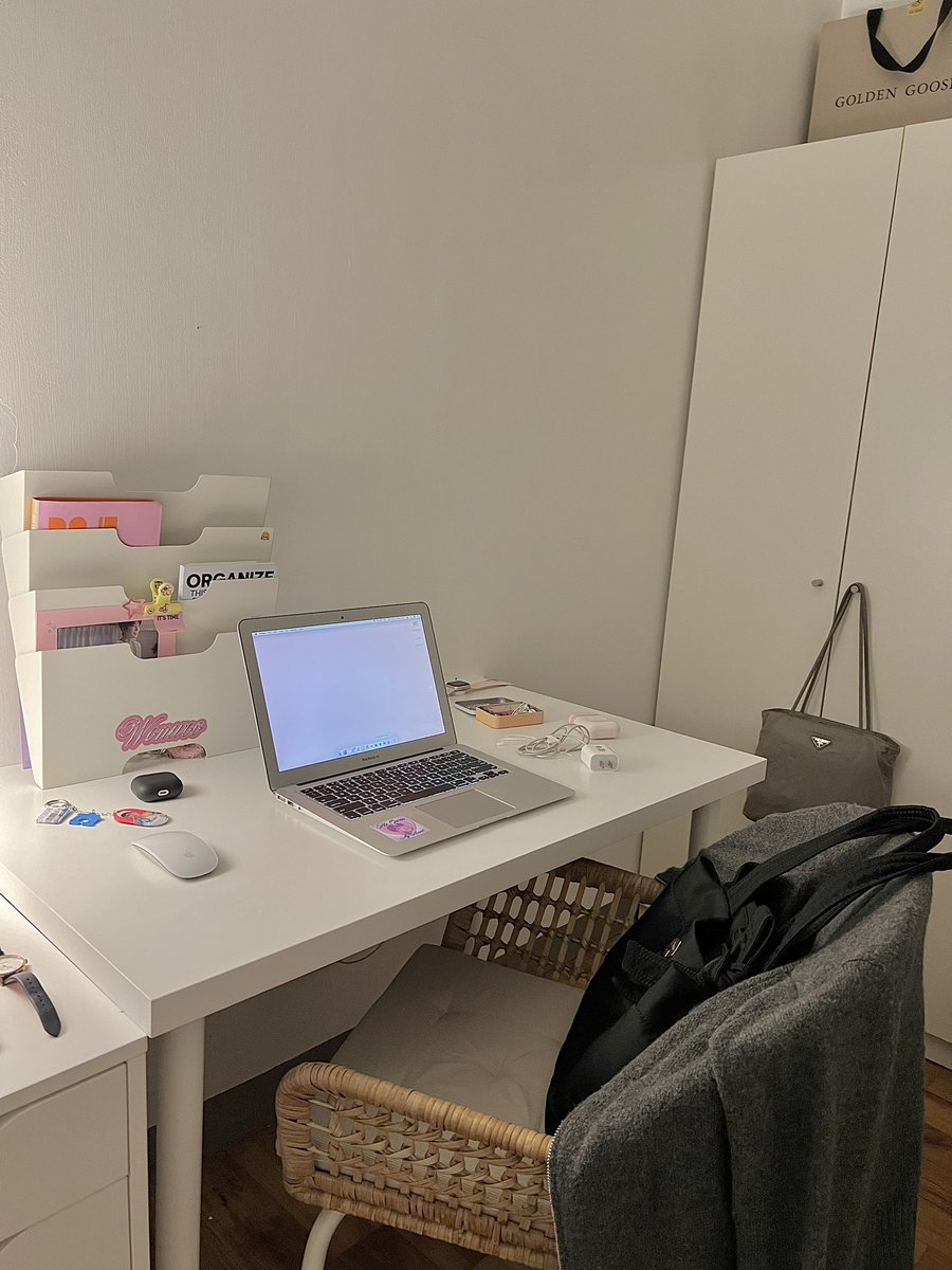 apriImoment's tweet photo. 주말이에요 https://t.co/oWw48Rg9sK