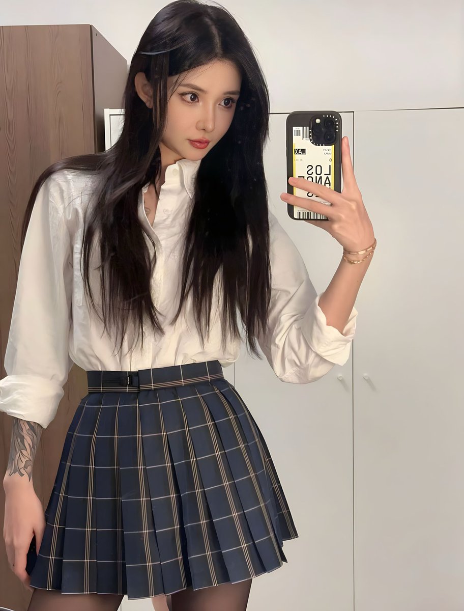 高冷学姐先行登场 https://t.co/4aykGmhon9
