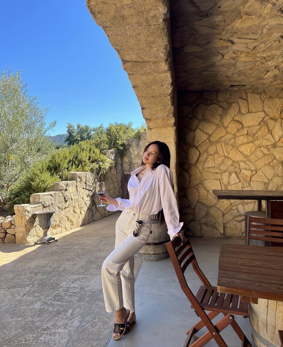 hourly lisa tweet media