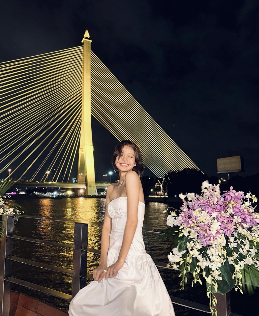 hourly lisa tweet media