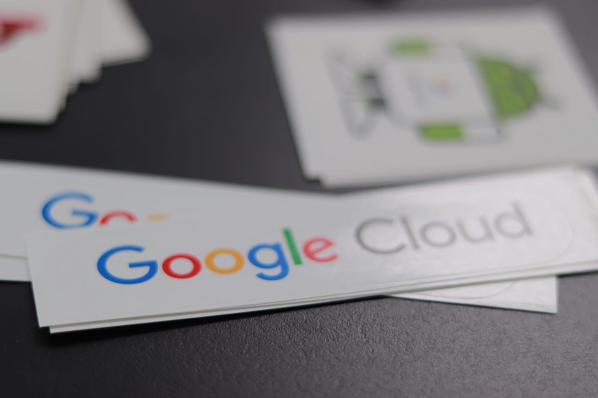 paradigmate's tweet photo. La #IAGenerativa sigue protagonizando muchas de las charlas de nuestro #ParadigmaOS. Desde @GoogleCloud_ES, Nieves González y @rbarrioss nos hablan del impacto que está generando esta tecnología y de lo que está por venir. https://t.co/PLMdUMiM5C