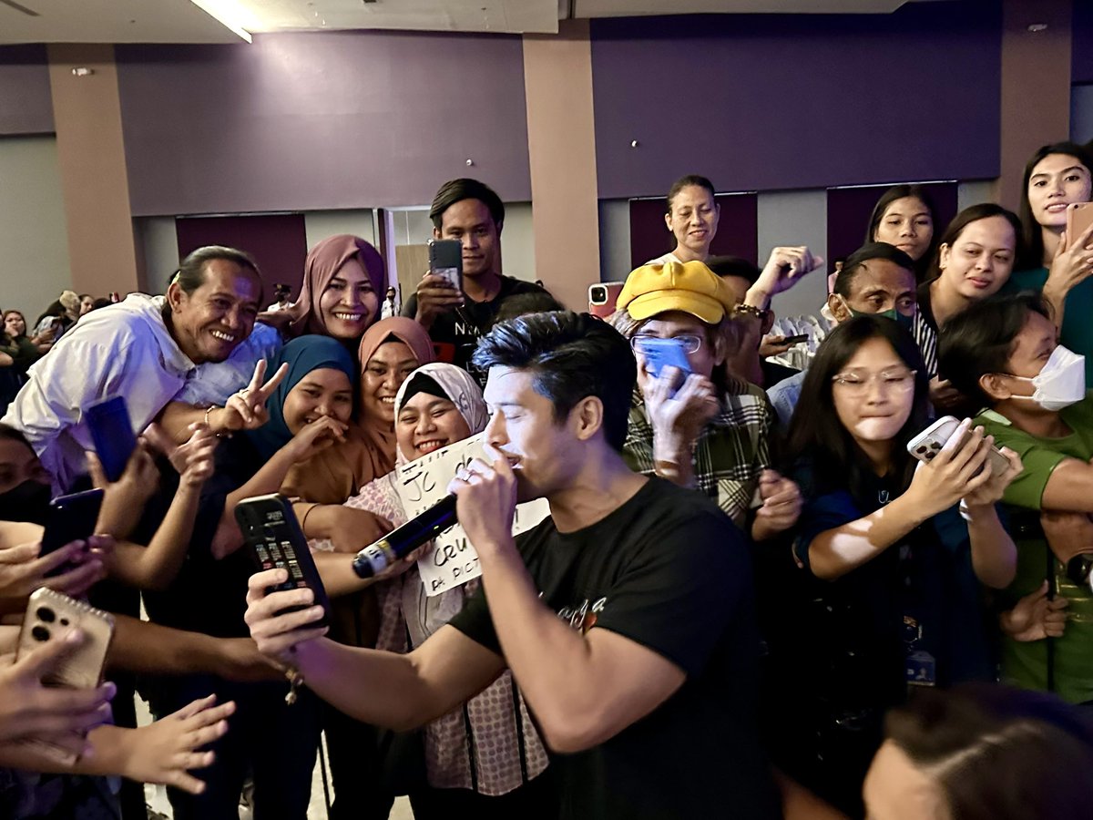 JRBcreativeprod's tweet photo. JC De Vera sa KCC Mall de Zamboanga para sa #NagAapoyNaCaravan!β€οΈβπ₯
#NagAapoyNaDamdamin Weekdays, 3:15PM na simula ngayong Lunes sa Kapamilya Channel, Kapamilya Online Live, iWantTFC, TFC, A2Z at TV5!π₯
#JRBCreativeProd
#NNDAtKCC https://t.co/jjD2Ot8333