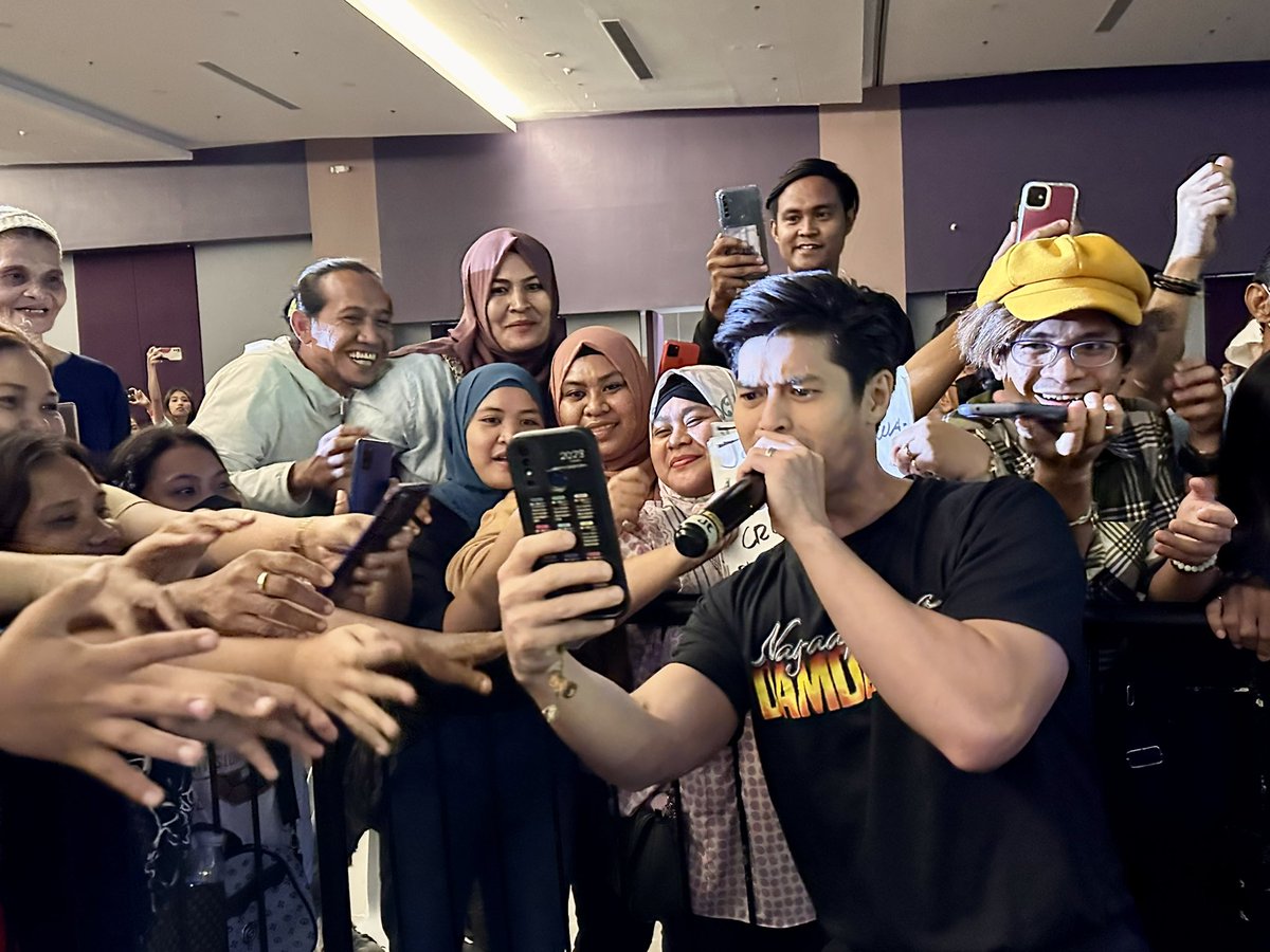 JRBcreativeprod's tweet photo. JC De Vera sa KCC Mall de Zamboanga para sa #NagAapoyNaCaravan!β€οΈβπ₯
#NagAapoyNaDamdamin Weekdays, 3:15PM na simula ngayong Lunes sa Kapamilya Channel, Kapamilya Online Live, iWantTFC, TFC, A2Z at TV5!π₯
#JRBCreativeProd
#NNDAtKCC https://t.co/jjD2Ot8333