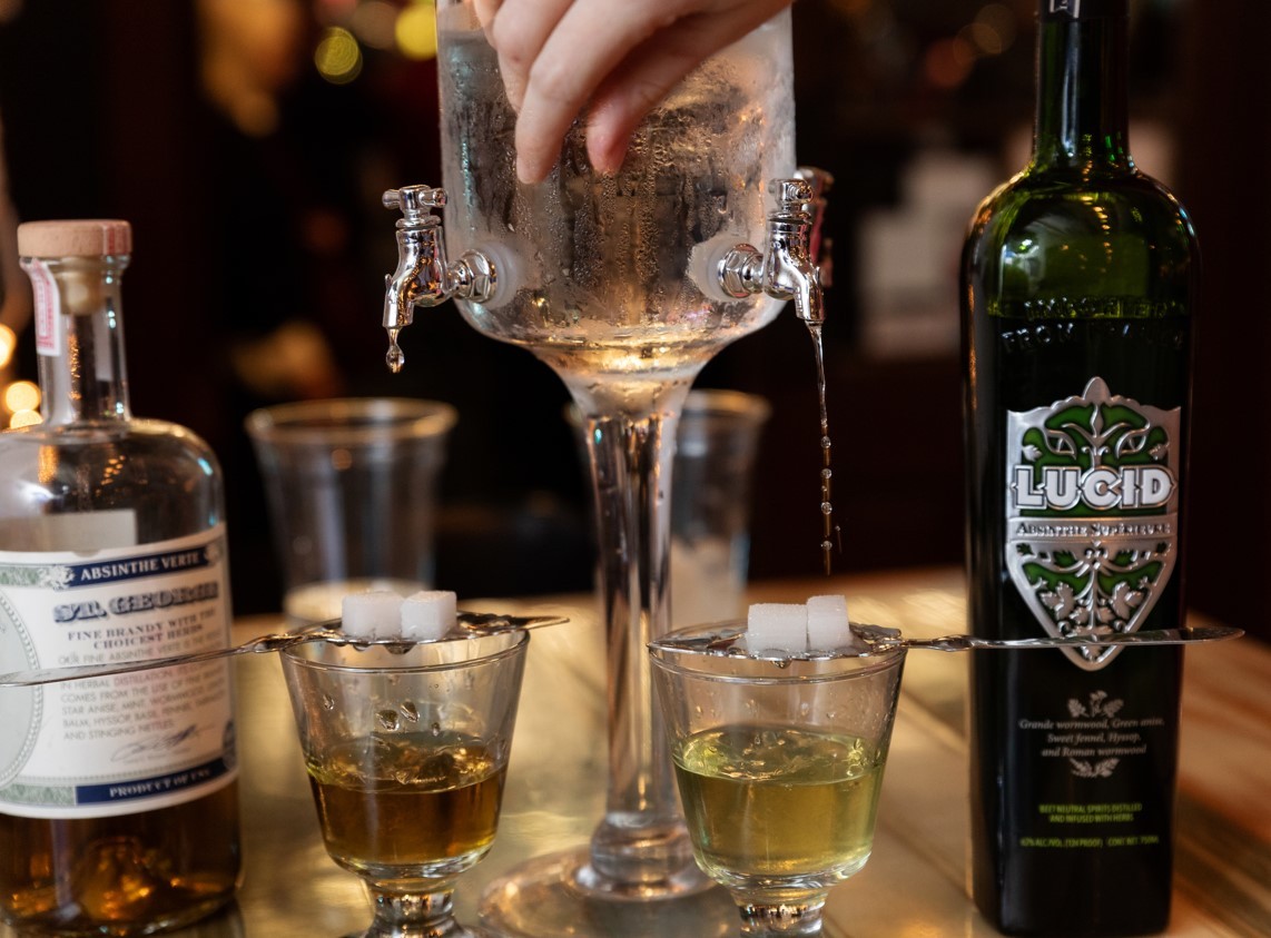 Clink glasses and taste the sea! 🌊 Pair your favorite drinks with our exquisite seafood for an unforgettable dining experience. 🥂
#downtownbatonrouge, #louisiana, #oysterlover, #seafoodlover, #oysterbar, #joliepearl, #prettyshuckingood