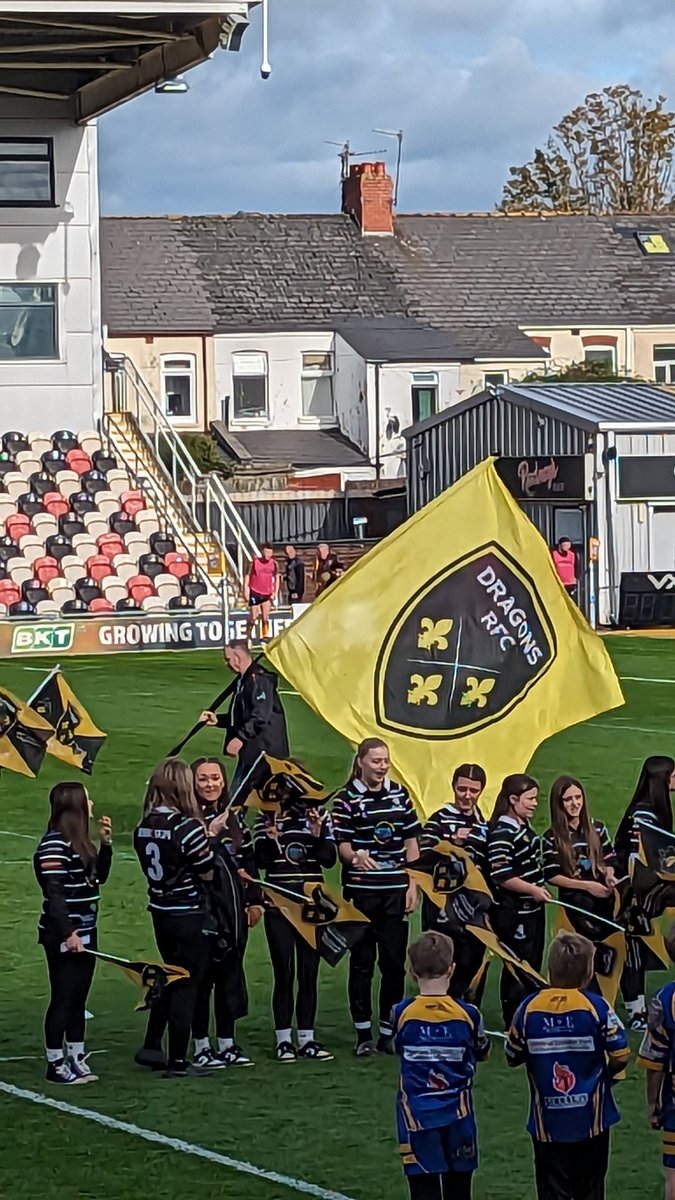 Where can I buy myself one of those @dragonsrugby flags??
