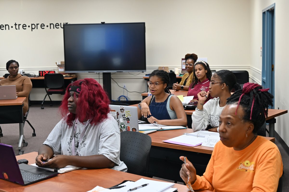 UMESNews's tweet photo. We are proud to have 20 participants in the 1st ever @WBENCLive Women of Color Incubator at #UMES! This is an amazing opportunity for them to take their business ideas to the next level &amp; a chance to win $25,000 towards their business in a Pitch Competition. #HawkPride 👩🏾💡🦅 https://t.co/KkTseEnTkP