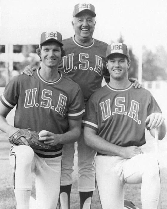 AnaheimHistory's tweet image. Randy Johnson and Mark McGwire on team USA in the 1984 Olympics. 
#RandyJohnson #BigUnit #MarkMcGwire #Olympics #Baseball #TeamUSA #1980s #80s #History