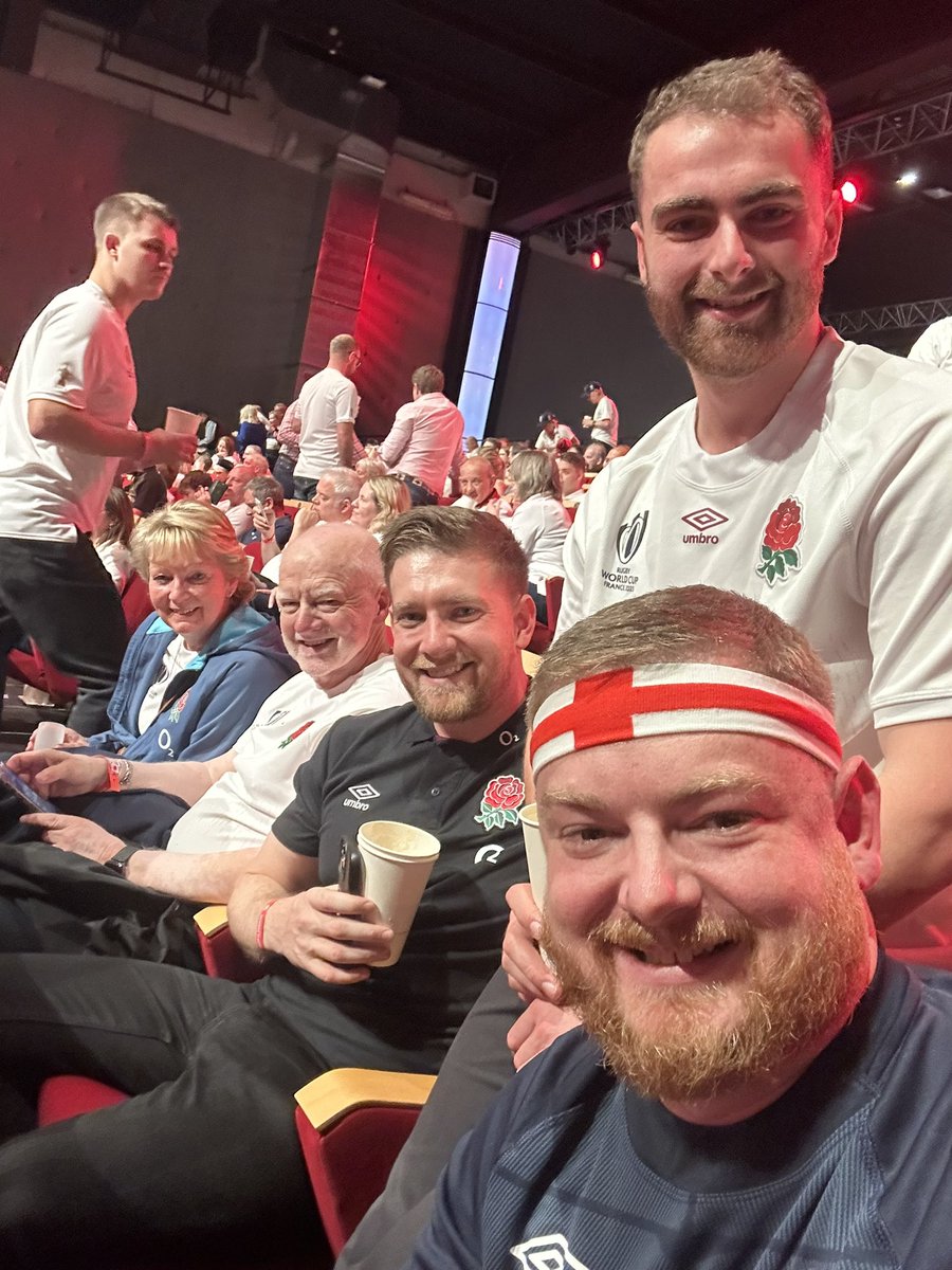 nickcopeland100's tweet photo. Come on England! @engrugbytravel #partoftheteam https://t.co/WvKOaeqNuZ