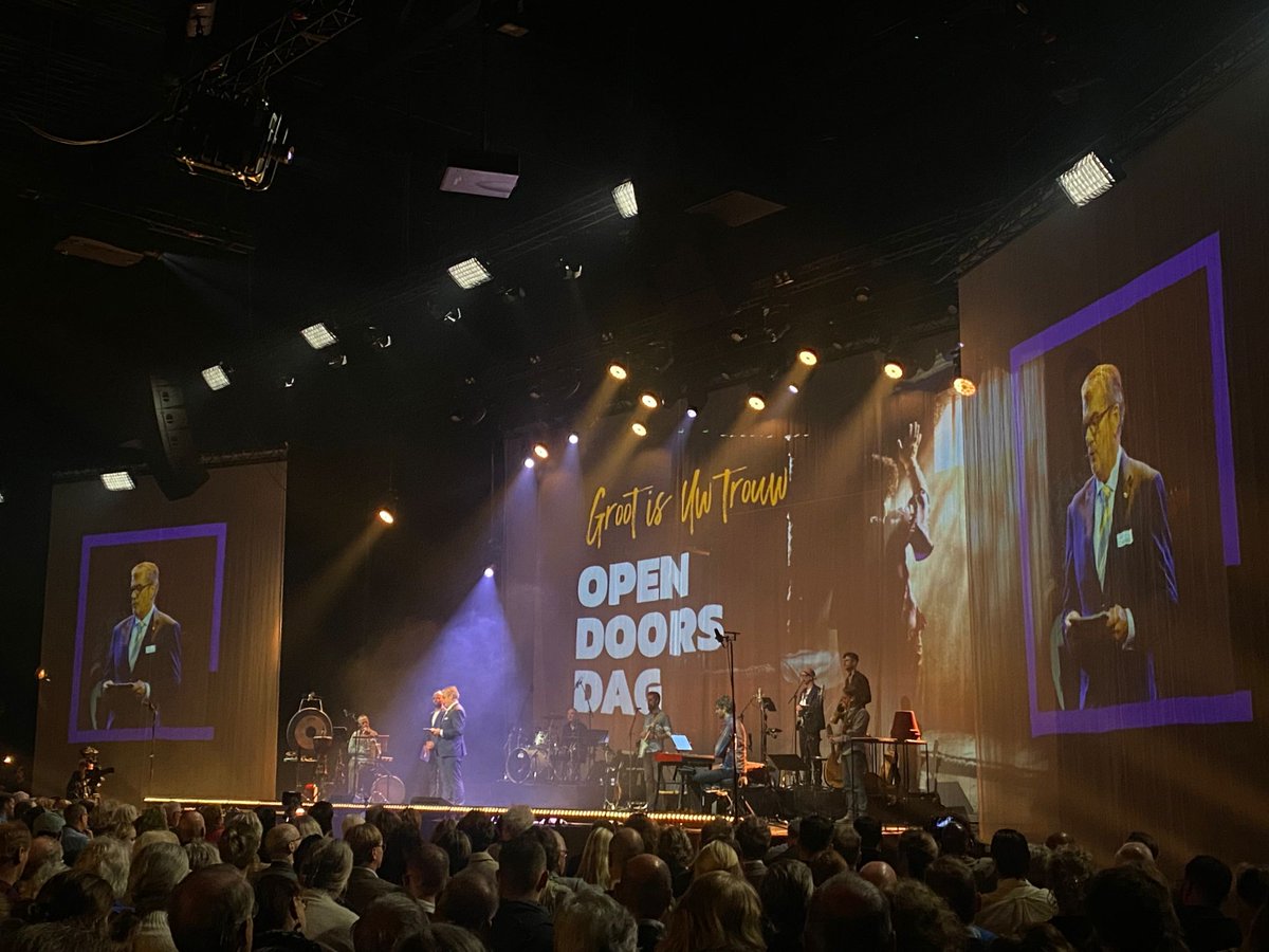 opendoorsnl's tweet image. Maarten Dees, #directeur van #OpenDoors Nederland, opent de Open Doors-dag 2023. Hij wijst ons erop dat we één zijn als kerk hier in Nederland, verbonden met de vervolgde kerk wereldwijd. “Dankzij de trouw van de Heer zijn we vandaag hier”