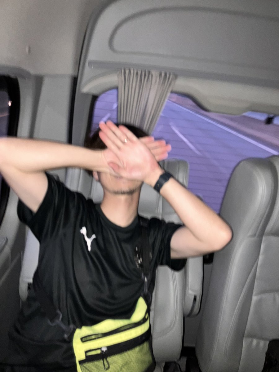 sa10kinuma's tweet photo. 今回のACLタイ遠征

荷物個数は128個

でした！！

昨日、J league 福岡戦終了後！その足で飛び立った広報石ちゃん！現地に着いたのは今朝5時だとか。
バンコク空港にも本隊お迎えに広報活動！！ハードワークに頭が下がります！

#逆広報 https://t.co/SNatb1WxWY