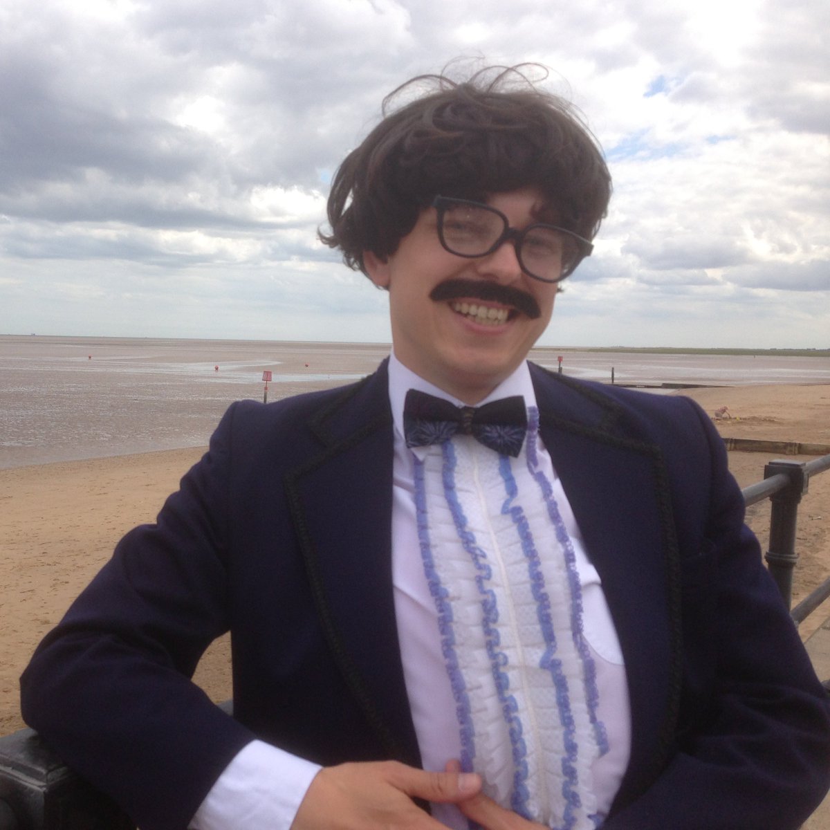 MrBenBernard's tweet photo. @TheBluetones Ooh! Nice to see some gentlemen with a decent dress sense.  I (at)tire of the boring clothes folks wear these days...  Keep on rockin' lads! https://t.co/tm2l74ueTw
