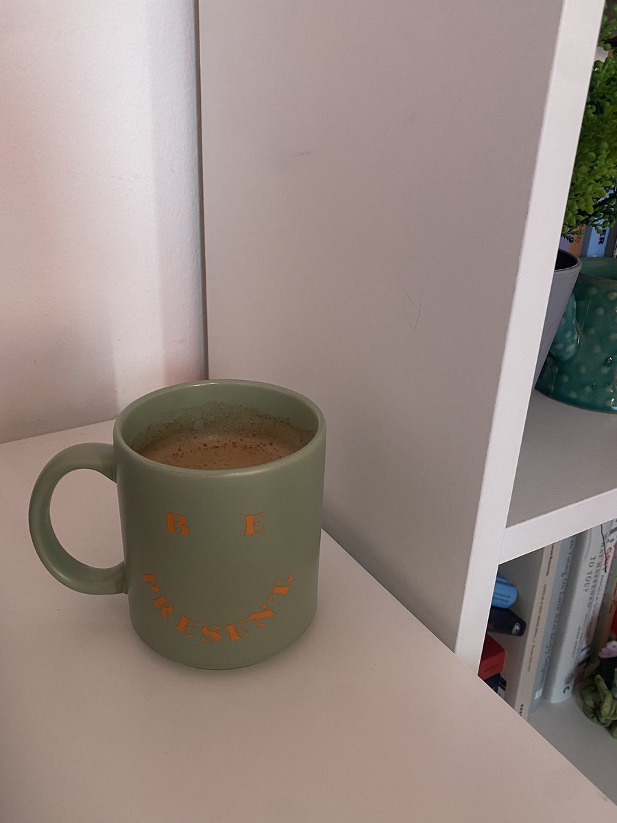 mygrve's tweet photo. afternoon cup of coffee + little frog :) https://t.co/A2FxTfHnxe