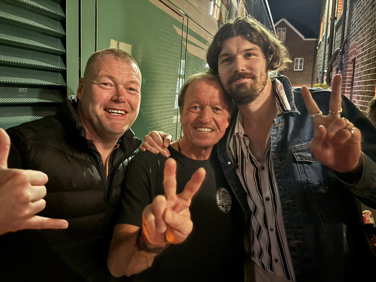 youngfossett's tweet photo. @markking absolute gent, made my evening and potentially my dads life https://t.co/qCCO8VkvgS
