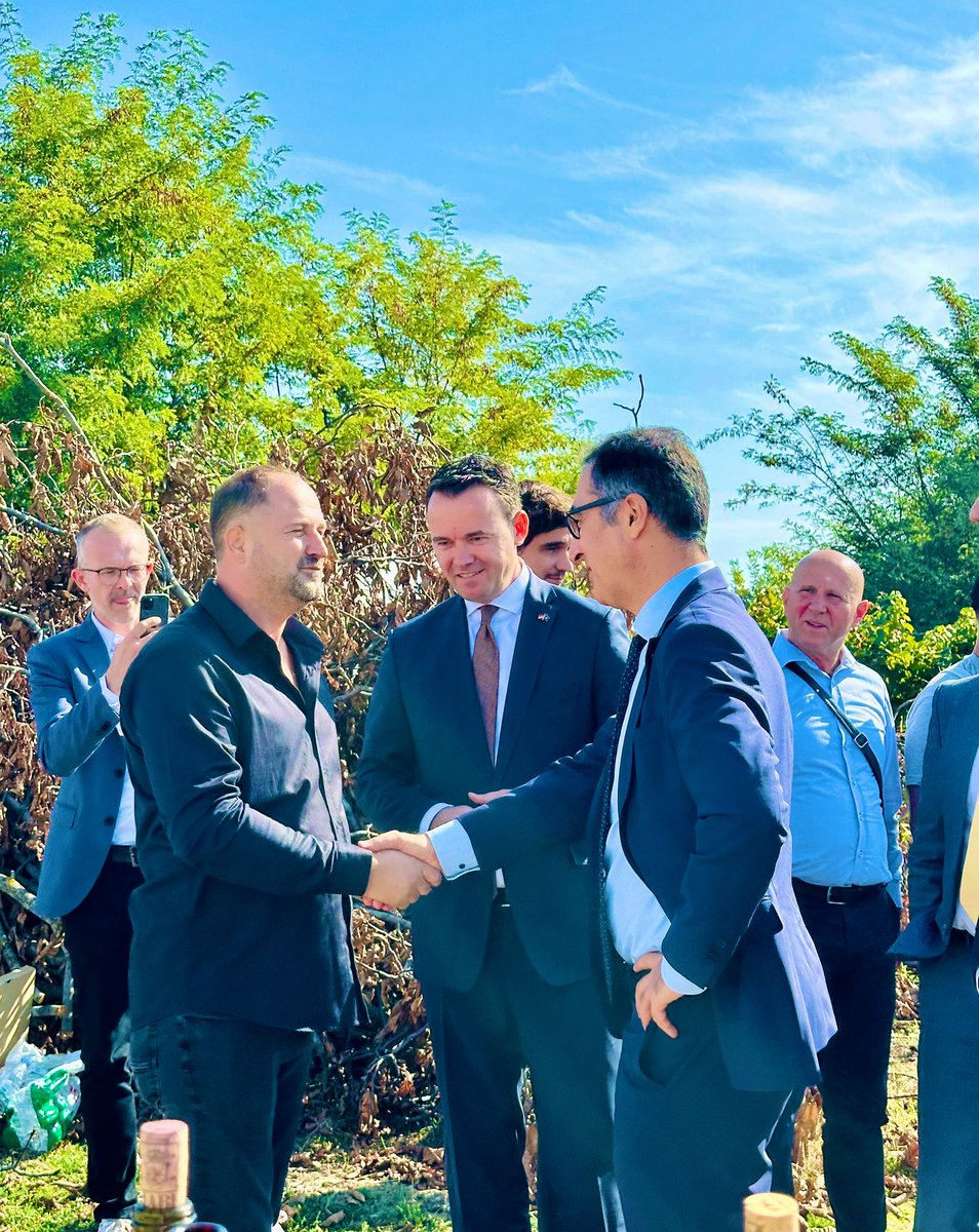 The Minister of Agriculture, Forestry and Rural Development, Mr. Faton Peci 🇽🇰 and the Minister of Food and Agriculture of Germany, Mr. Cem Ozdemir 🇩🇪visited and tasted LabiWine, wines and vineyards.

📞+38349125800
Rahovec, Kosovo
info@labiwine.com
labiwine.com