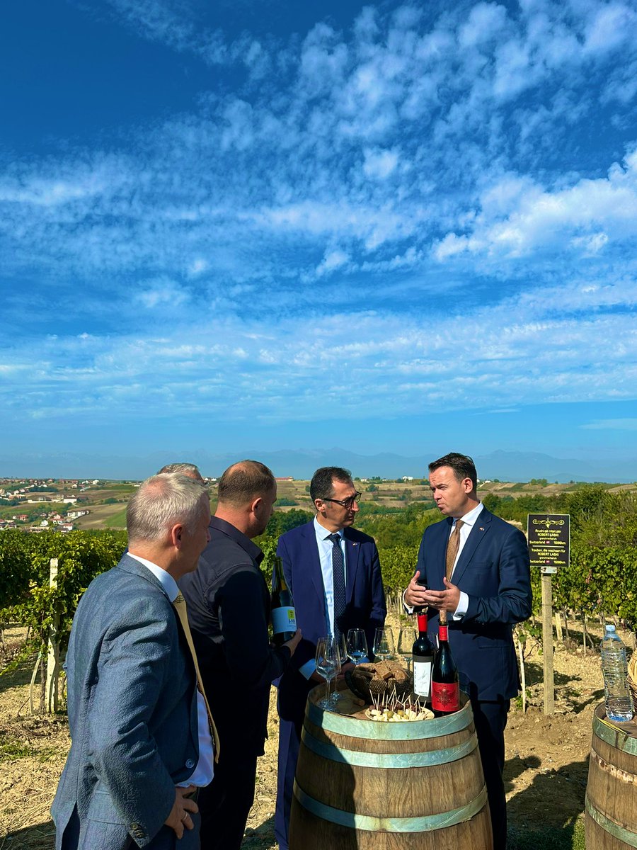 LabiWine's tweet photo. The Minister of Agriculture, Forestry and Rural Development, Mr. Faton Peci 🇽🇰 and the Minister of Food and Agriculture of Germany, Mr. Cem Ozdemir 🇩🇪visited and tasted LabiWine, wines and vineyards.

📞+38349125800
Rahovec, Kosovo
info@labiwine.com
https://t.co/Wx0uZDwhID https://t.co/5b4wpLwC1e