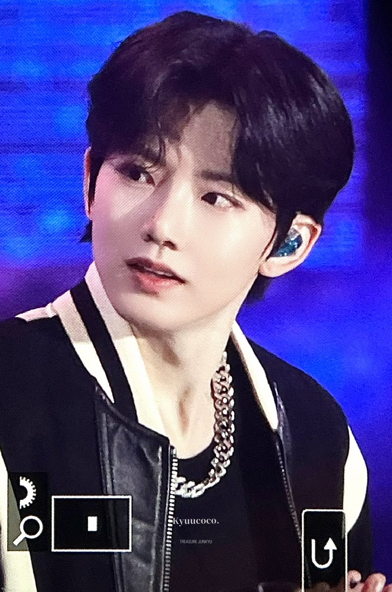 kyuhoer's tweet photo. i think junkyu's fans notice this already. he becomes mature and oozes so much charisma once he gains his confidence back. know him since ygtb and he become the greater version like— HI ACE?? https://t.co/qo6CxJkyQr