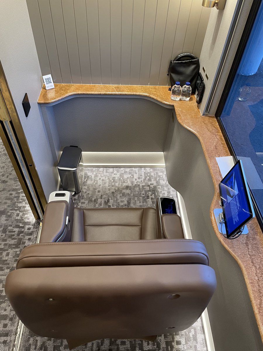 danoyyyyyy's tweet photo. Pengalaman Naik Kereta Suites Class Compartment.
Layanan kereta terbaru dari @KAI121 ini dirangkaikan pada kereta Bima dan Argo Semeru dengan rute Gambir—Surabaya Gubeng PP.
@keretaapikita
#SuitesClassCompartmentKAI
#BimaReborn
#ArgoSemeru
#AyoNaikKereta https://t.co/ttMGlVlFJe