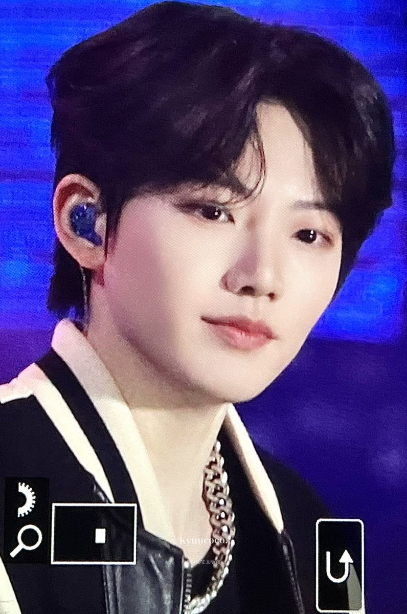 kyuhoer's tweet photo. i think junkyu's fans notice this already. he becomes mature and oozes so much charisma once he gains his confidence back. know him since ygtb and he become the greater version like— HI ACE?? https://t.co/qo6CxJkyQr