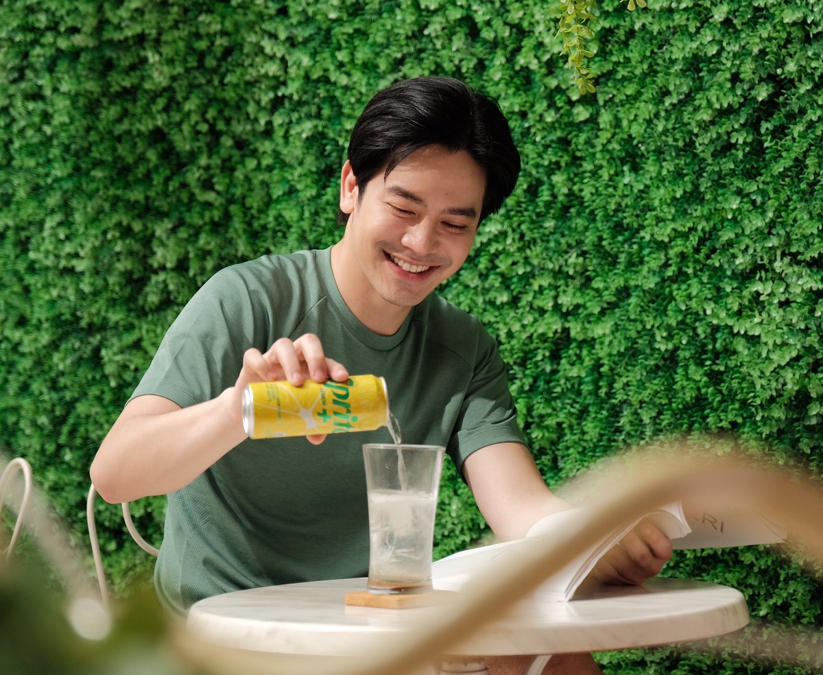 iamjoshuagarcia's tweet photo. Hectic day today! Review review muna tayo ng script para ready tayo sa next taping! 🎬

Sa dami ng kailangan i-memorize, kailangan natin ng extra pampalisto kaya quick break muna tayo at uminom ng Sprite Lemon+! May tapang
ng lemon na nakakagising, plus caffeine at vitamin B3! Tamang tama para magising ang brain cells natin. 

Kapag mentally challenged ka na, kick it with Sprite Lemon+! Available in leading supermarkets nationwide.

#SpriteLemonPH
#SpriteLemonPLUS
#TapangNgLemonNaNakakagising