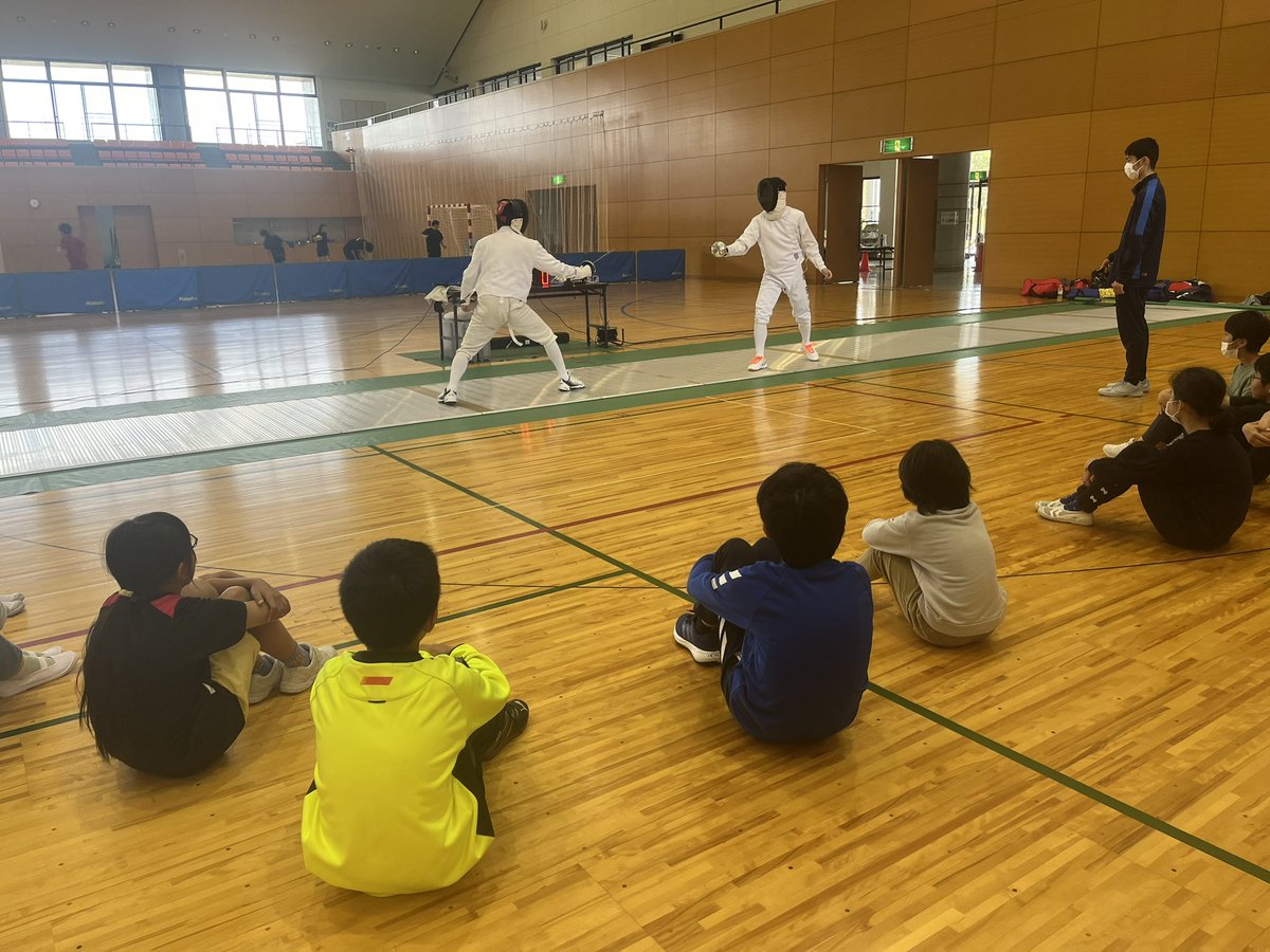 kfs_fencing's tweet photo. ふくしまスポーツキッズ発掘事業
体験プログラム【フェンシング競技
今回もDNP様からお借りしたスマートフェンシングを実施し、県内各地から集まってきた参加者と楽しくフェンシングできました✨
ここから少しでもフェンシングを始めたり、応援してくれるから人が増えると嬉しいですね!#smartfencing https://t.co/avrCES9VDY