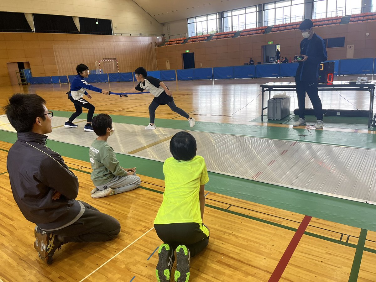 kfs_fencing's tweet photo. ふくしまスポーツキッズ発掘事業
体験プログラム【フェンシング競技
今回もDNP様からお借りしたスマートフェンシングを実施し、県内各地から集まってきた参加者と楽しくフェンシングできました✨
ここから少しでもフェンシングを始めたり、応援してくれるから人が増えると嬉しいですね!#smartfencing https://t.co/avrCES9VDY