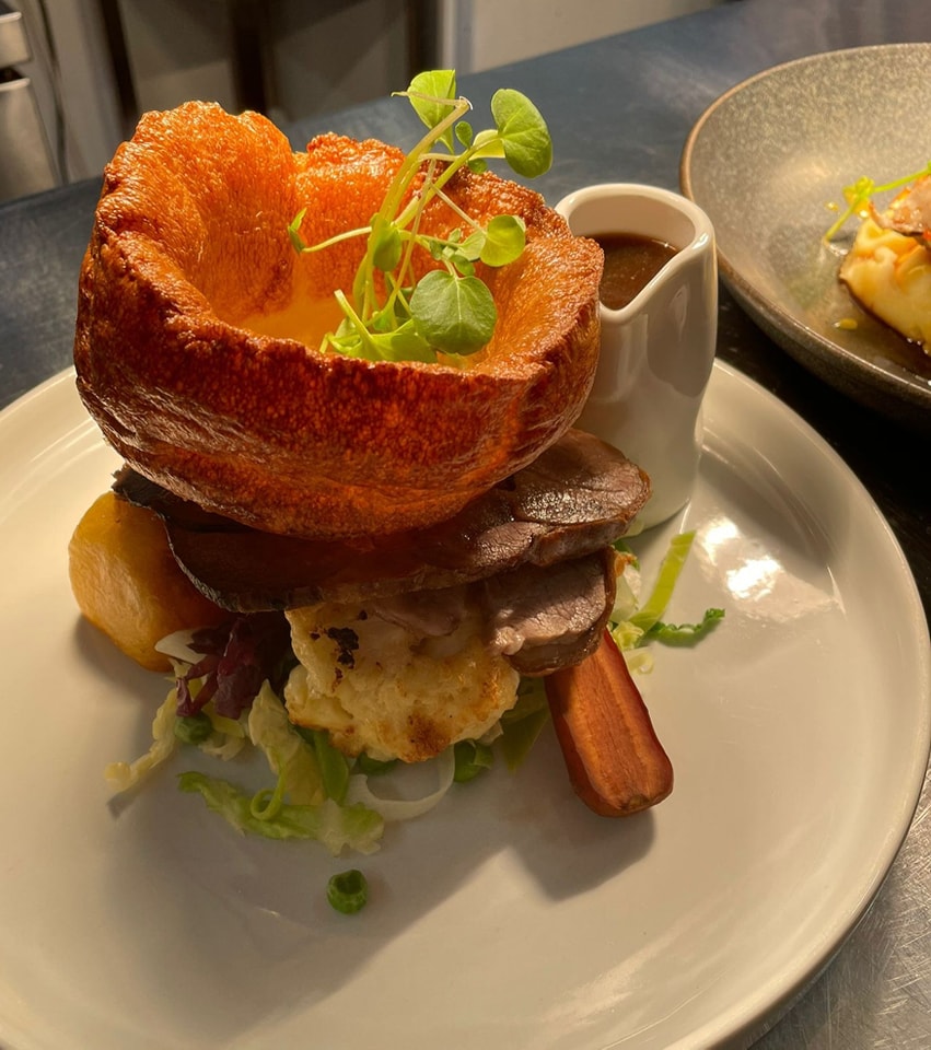 Our favourite day of the week, and yours? 😋
Menu: ploughhathersage.com/sunday-menu/

#ploughlunch #britishpubgrub #britishfoodporn #britishbeef #foodpresentation #foodpost #hathersage #hathersagefood #eatdrinkexplorepdd #derbyshiredining #peakdistrictfood #sundayroasts