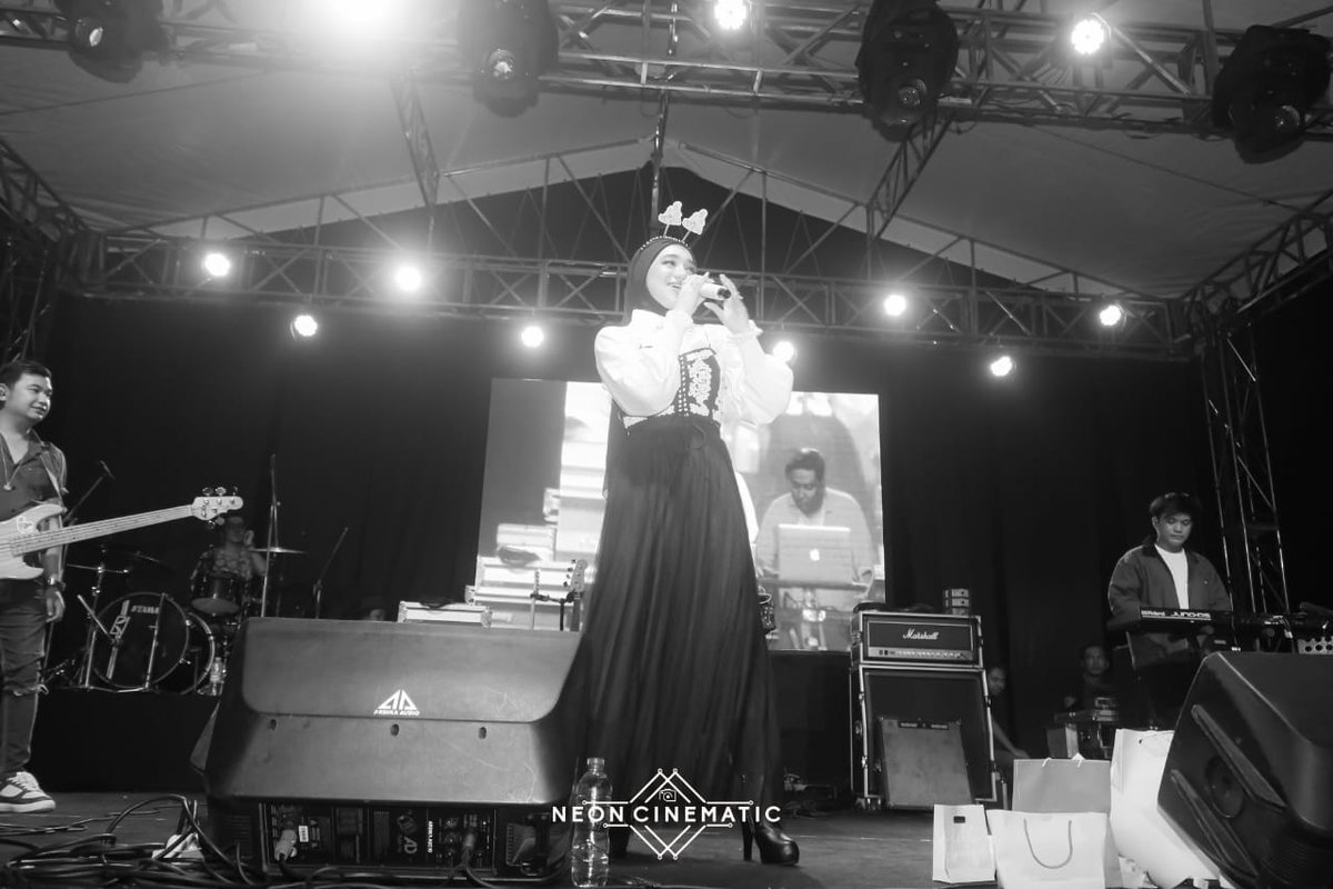 thenabs_sulsel's tweet photo. Hari ini ada penampilan nabila di Playlist Live Festival, Tritan Point Bandung

#NabilaAtPlaylistLiveFest
#nabilataqiyyah https://t.co/oBkTR8hkPr