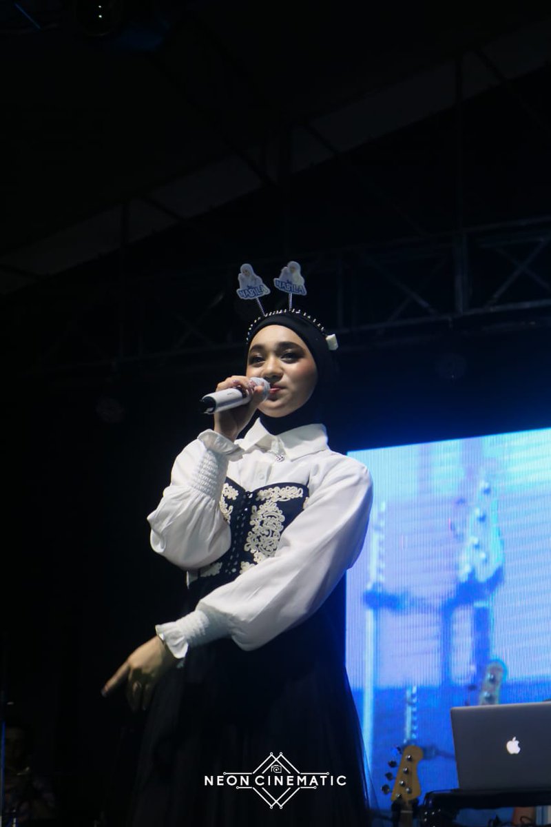 thenabs_sulsel's tweet photo. Hari ini ada penampilan nabila di Playlist Live Festival, Tritan Point Bandung

#NabilaAtPlaylistLiveFest
#nabilataqiyyah https://t.co/oBkTR8hkPr