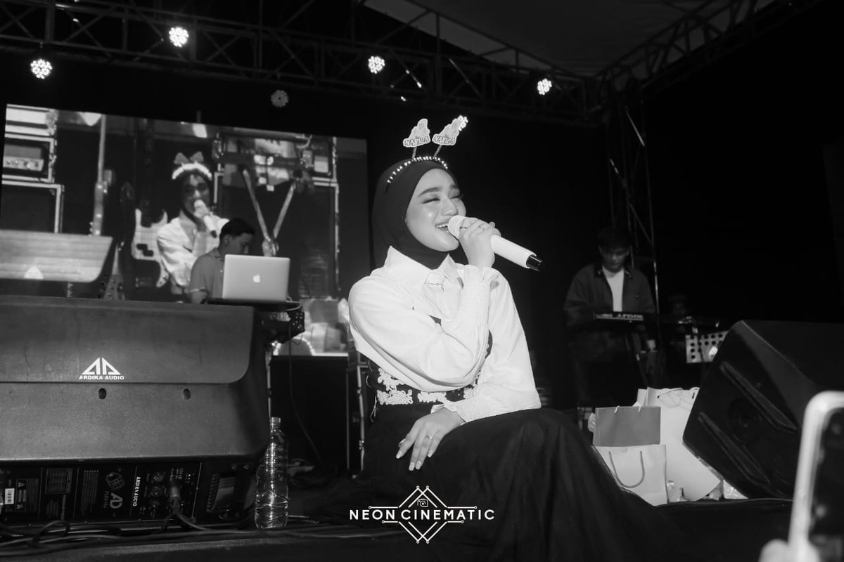 thenabs_sulsel's tweet photo. Hari ini ada penampilan nabila di Playlist Live Festival, Tritan Point Bandung

#NabilaAtPlaylistLiveFest
#nabilataqiyyah https://t.co/oBkTR8hkPr